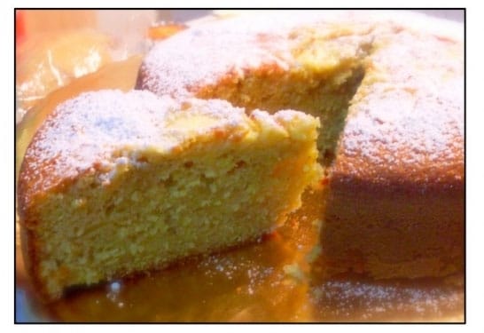 Torta morbida di mele e nocciole