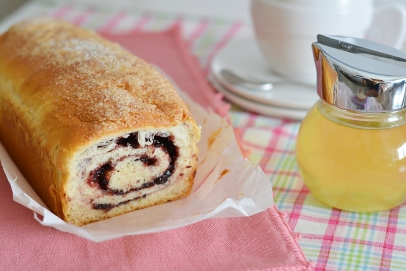 Brioche alla marmellata senza uova