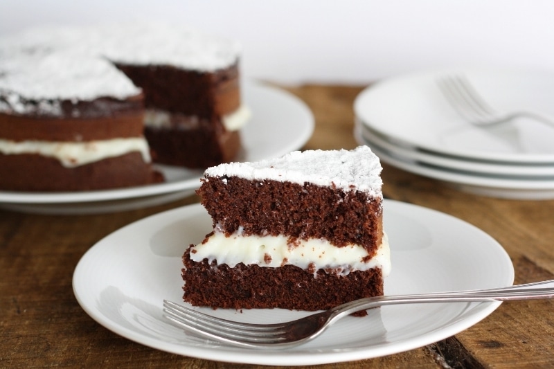 Torta “noir” con crema al latte