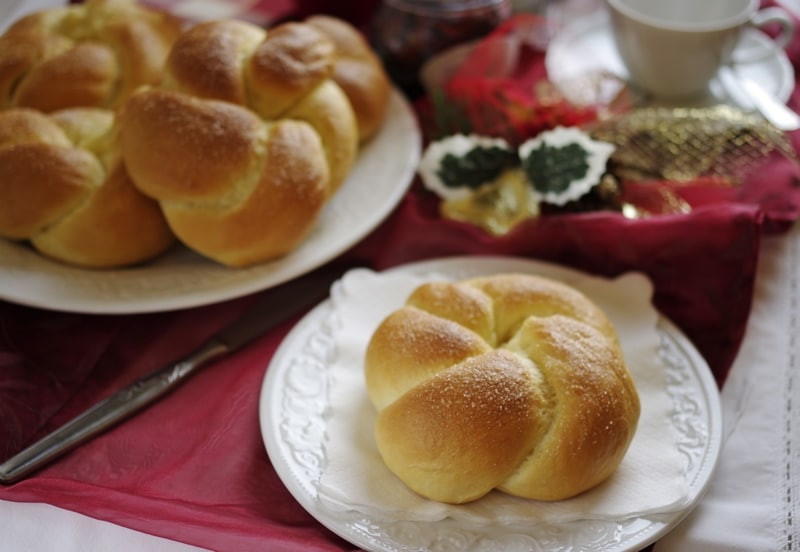 Brioches di Natale allo yogurt