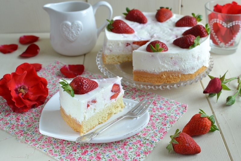Torta fresca yogurt e fragole