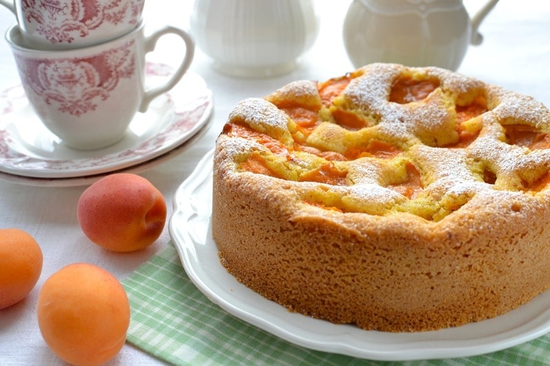 Torta gialla alle albicocche