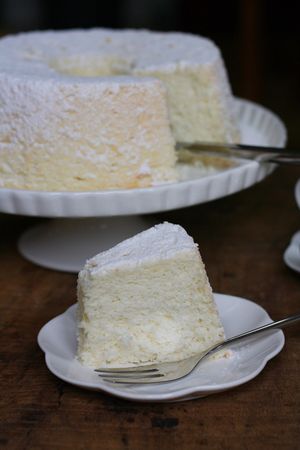 Torte degli angeli - Lasciarlo raffreddare a testa in giù e servire con zucchero a velo
