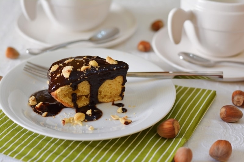 Torta di nocciole e ricotta glassata