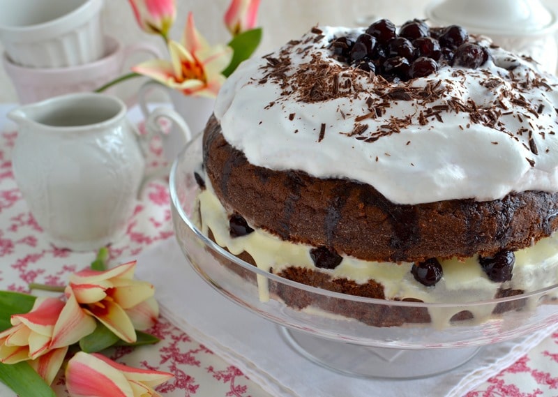 Torta alla crema e amarene