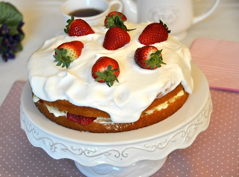 Torta neve e fragole