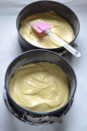 preparazione della torta meringata alle fragole per la mamma - step 3