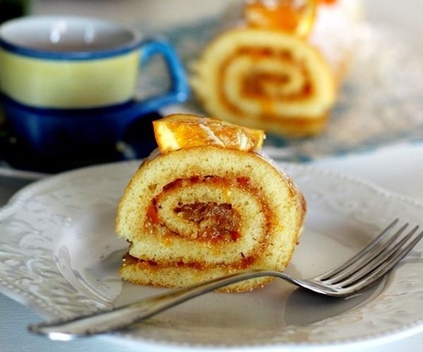 Rotolo con marmellata di arance e cioccolato bianco