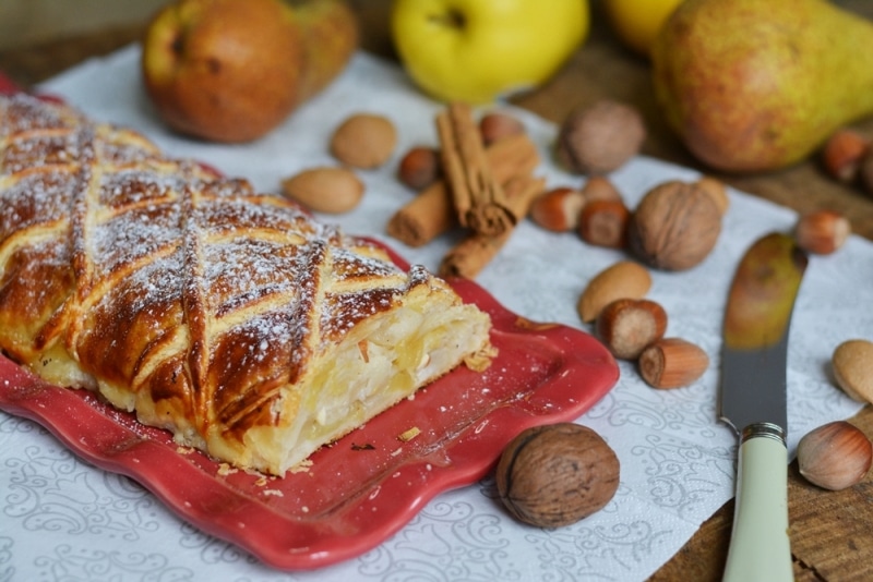 Strudel di mele, pere e frutta secca