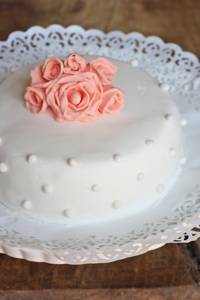 Mini wedding cake