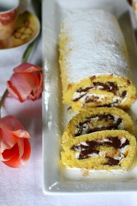 Rotolo alla crema di nocciola e panna