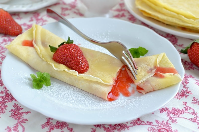 Crèpes con composta di fragole