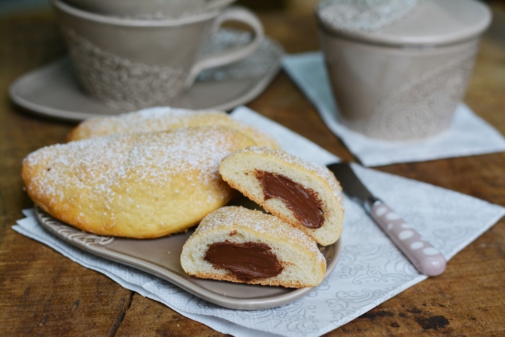 Mezzelune soffici alla crema di nocciola