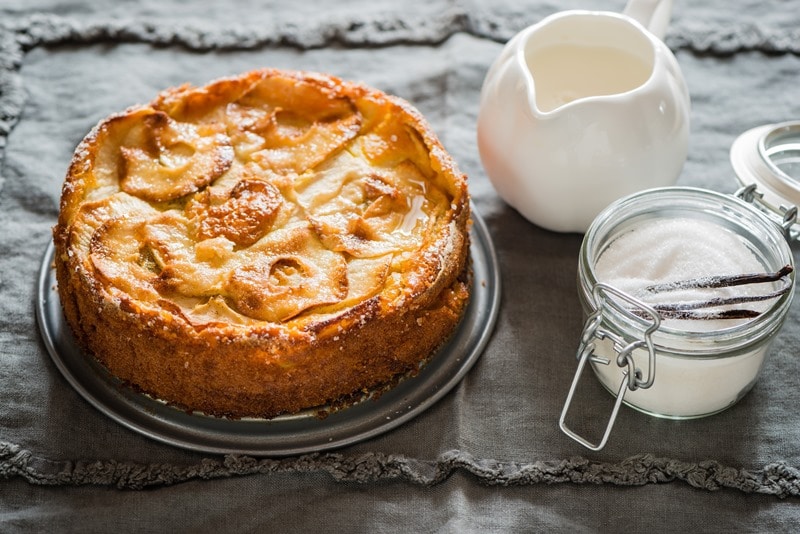 Torta di mele al latte e vaniglia