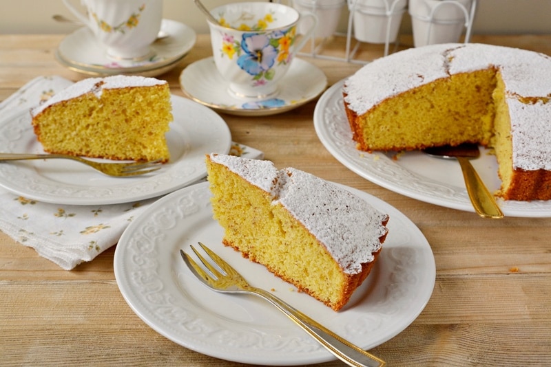 Torta allo yogurt e mandorle
