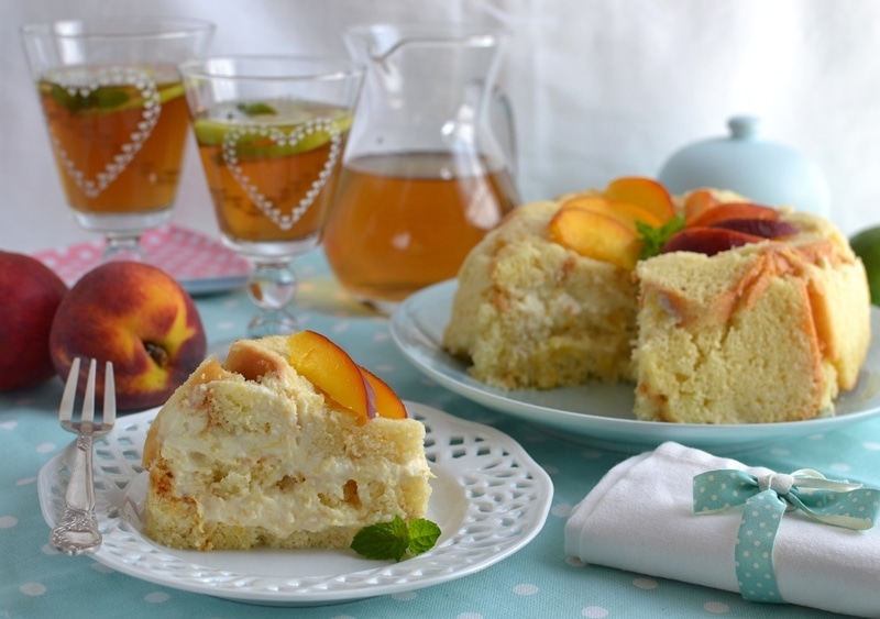 Charlotte alla crema, pesche e ricotta