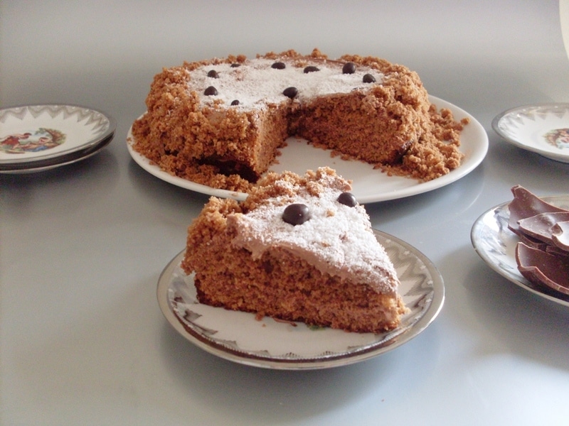 Torta soffice con riciclo di uova di cioccolato