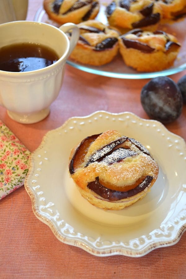 Tortini soffici prugne e cardamomo