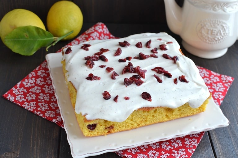 Torta allo yogurt e mirtilli rossi