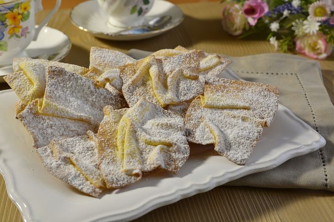 Crostoli al forno: infornare a 190° per 4 minuti e poi sfornare
