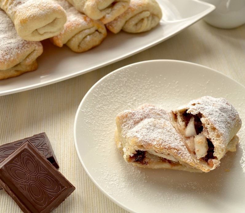 Mini strudel pere, cioccolato e amaretti