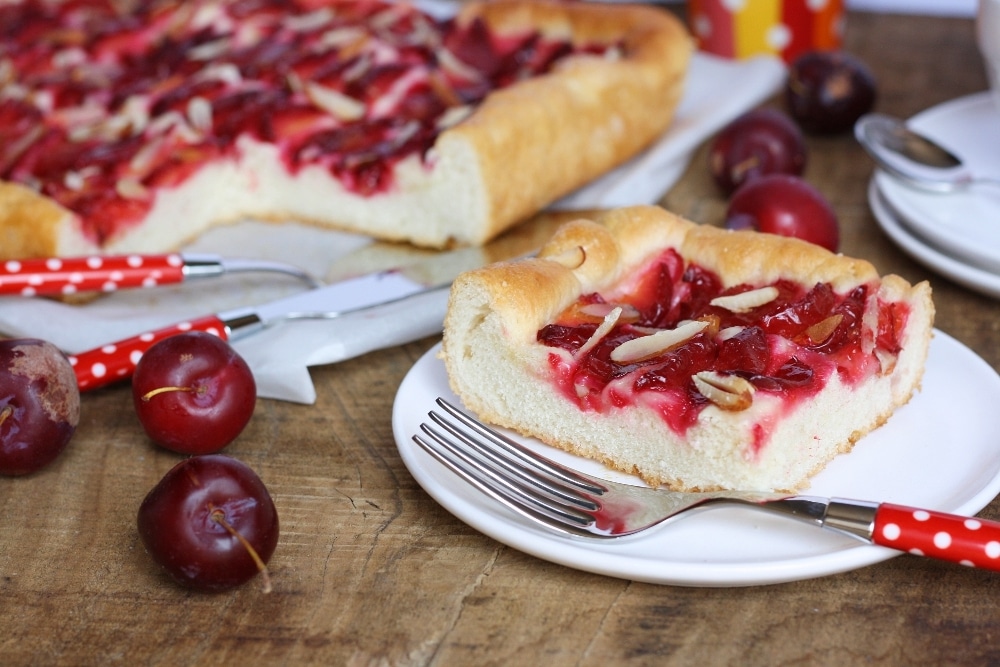 Focaccia dolce alle prugne
