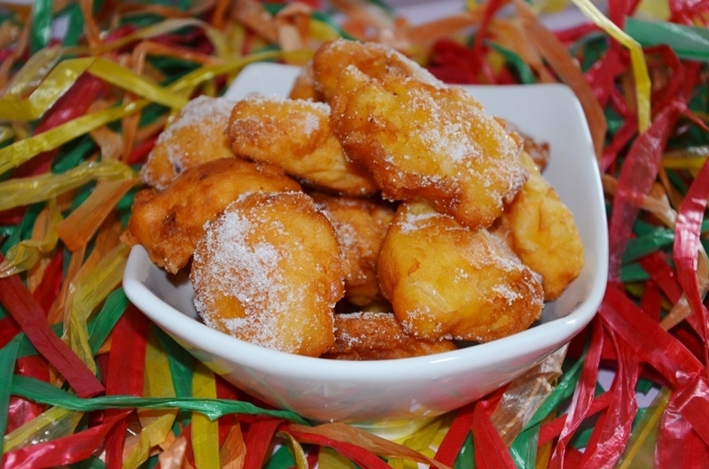 Frittelle con albicocche e mele