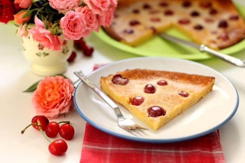 Clafoutis alle ciliegie e panna