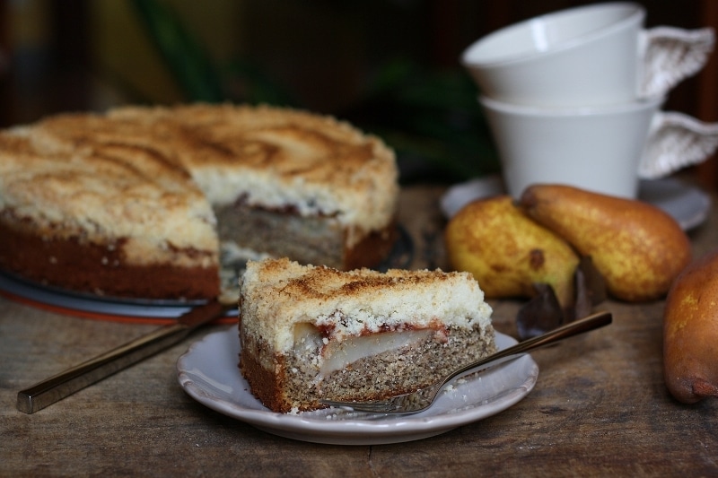 Torta al grano saraceno alle pere con crumble