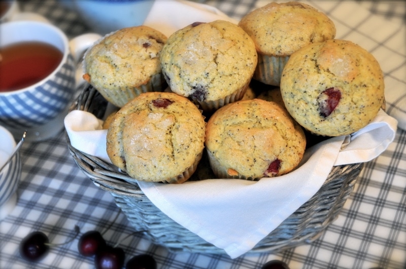 Muffins alle ciliegie e semi di papavero