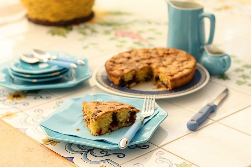 Torta di visciole e mandorle