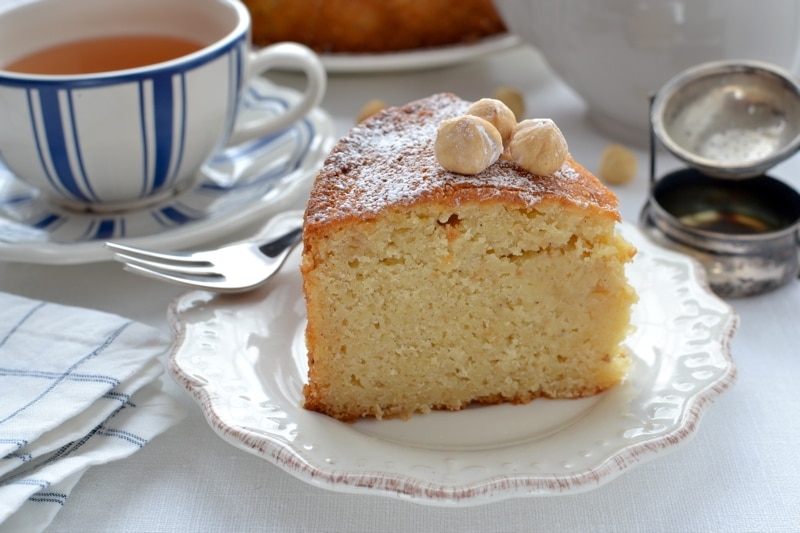 Torta soffice alle mele, mandorle e nocciole