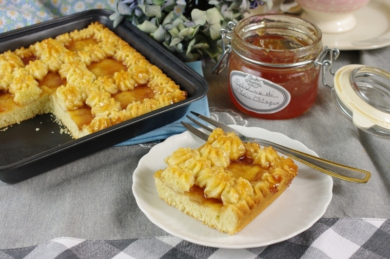 Crostata di albumi con gelatina di mele cotogne