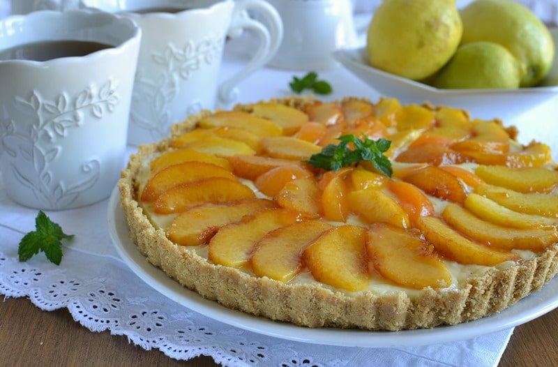 Torta alle pesche con crema golosa
