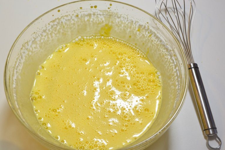 Plumcake al limone: la prima fase della preparazione