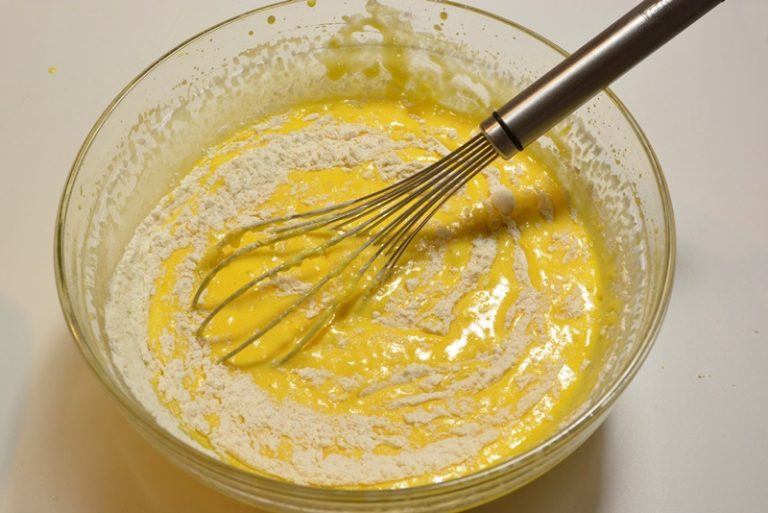 Plumcake al limone: mescolare la Vallé sciolta