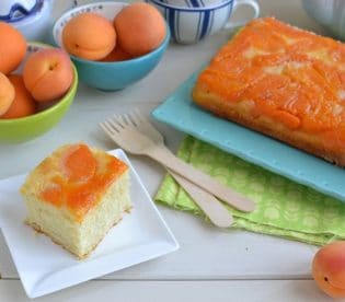 Torta rovesciata con albicocche caramellate