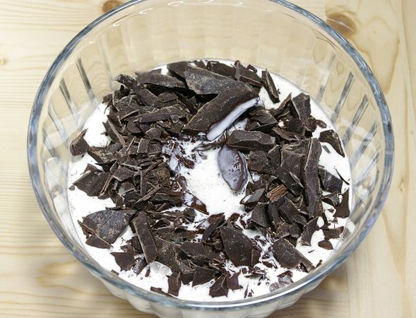 Torta sette veli: preparare la mousse al cioccolato