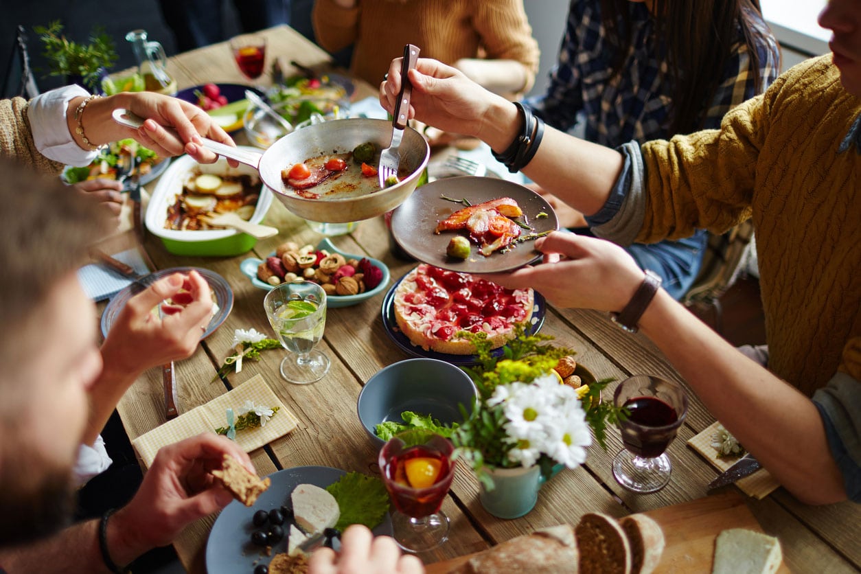 Cena tra amici: i momenti Vallé