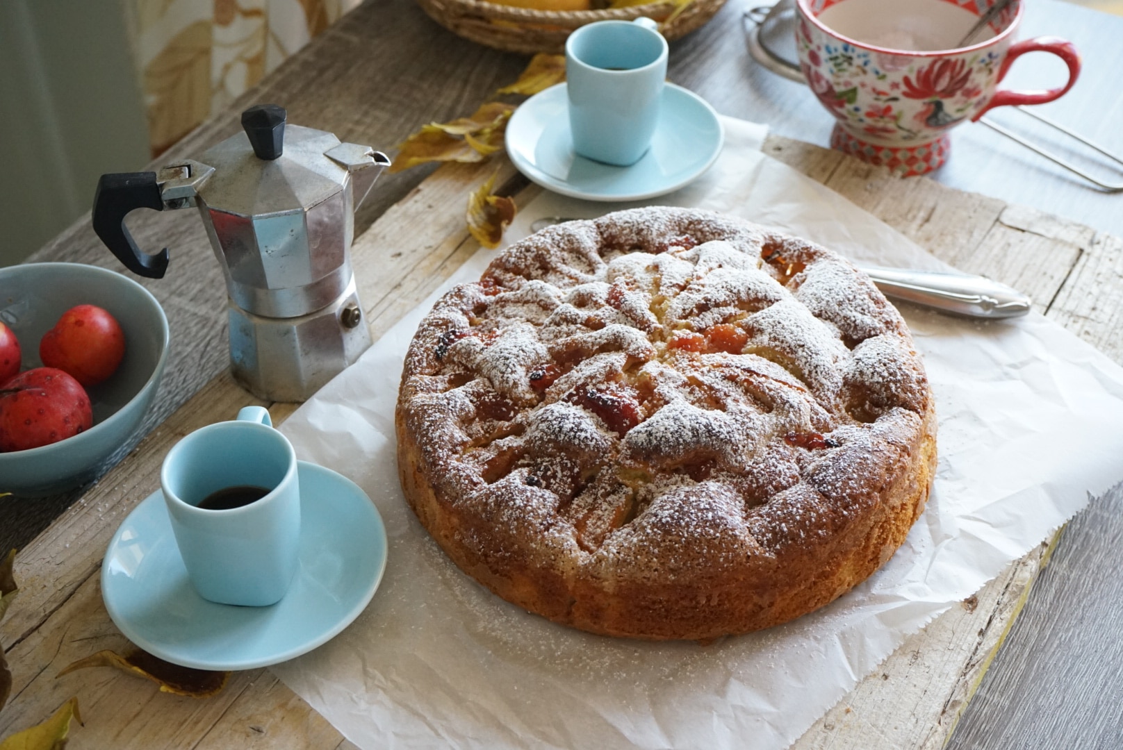 Torta di mele e marmellata di mele cotogne