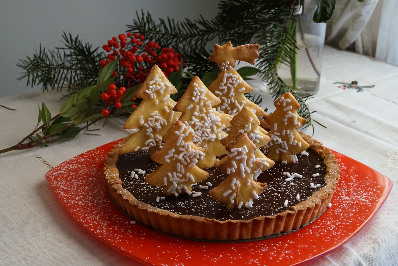 Crostata al cioccolato e arancia con alberelli di Natale