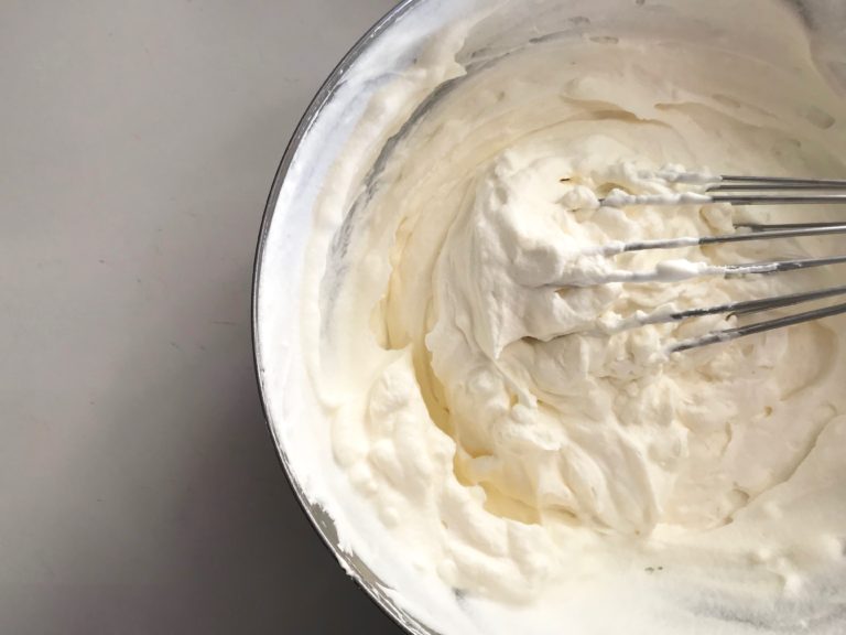 Torta con crema al mascarpone 3