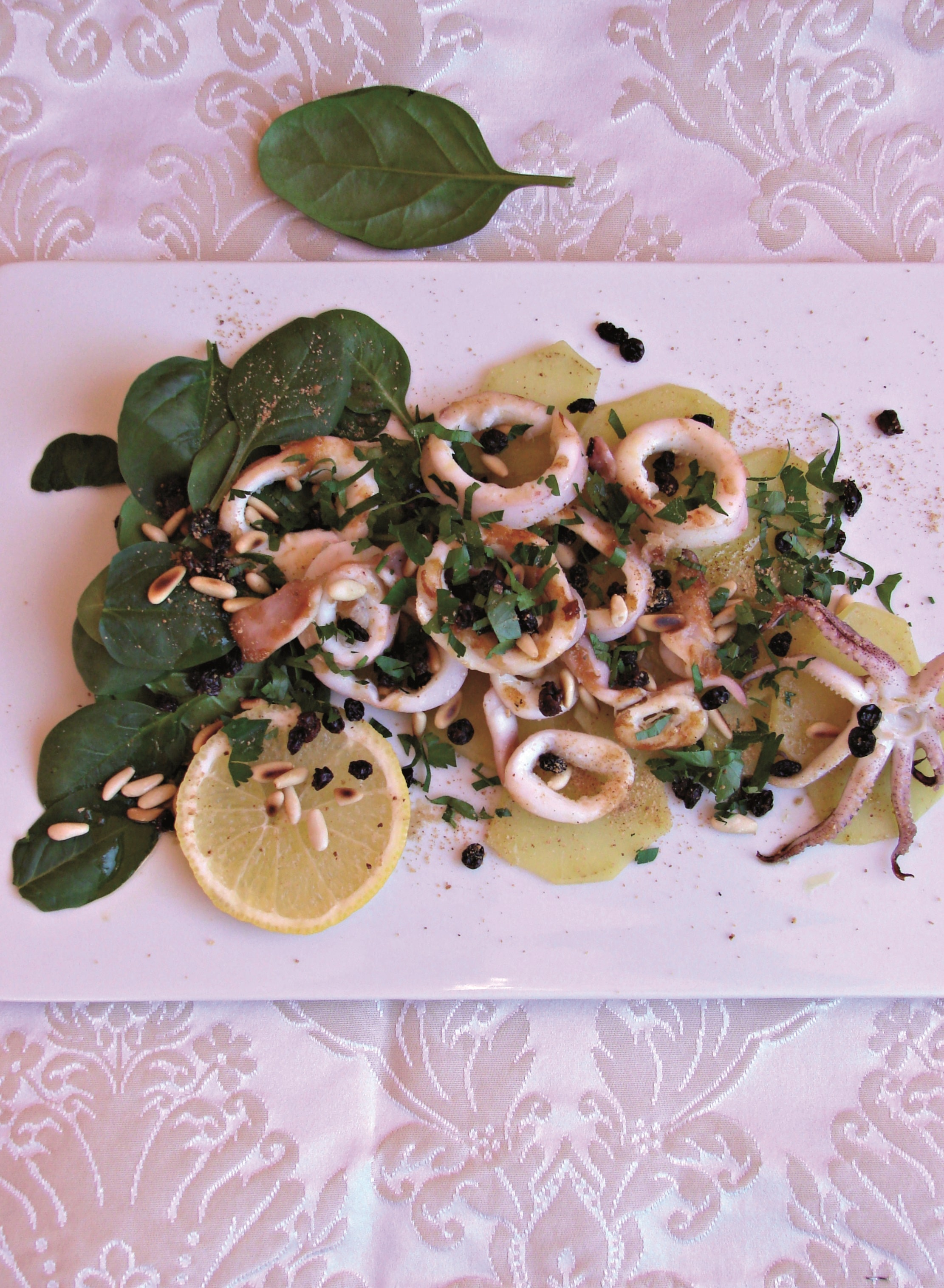 Ricetta Calamari Arrostiti Con Spinaci Novelli Patate Uva Passa Valle Italia