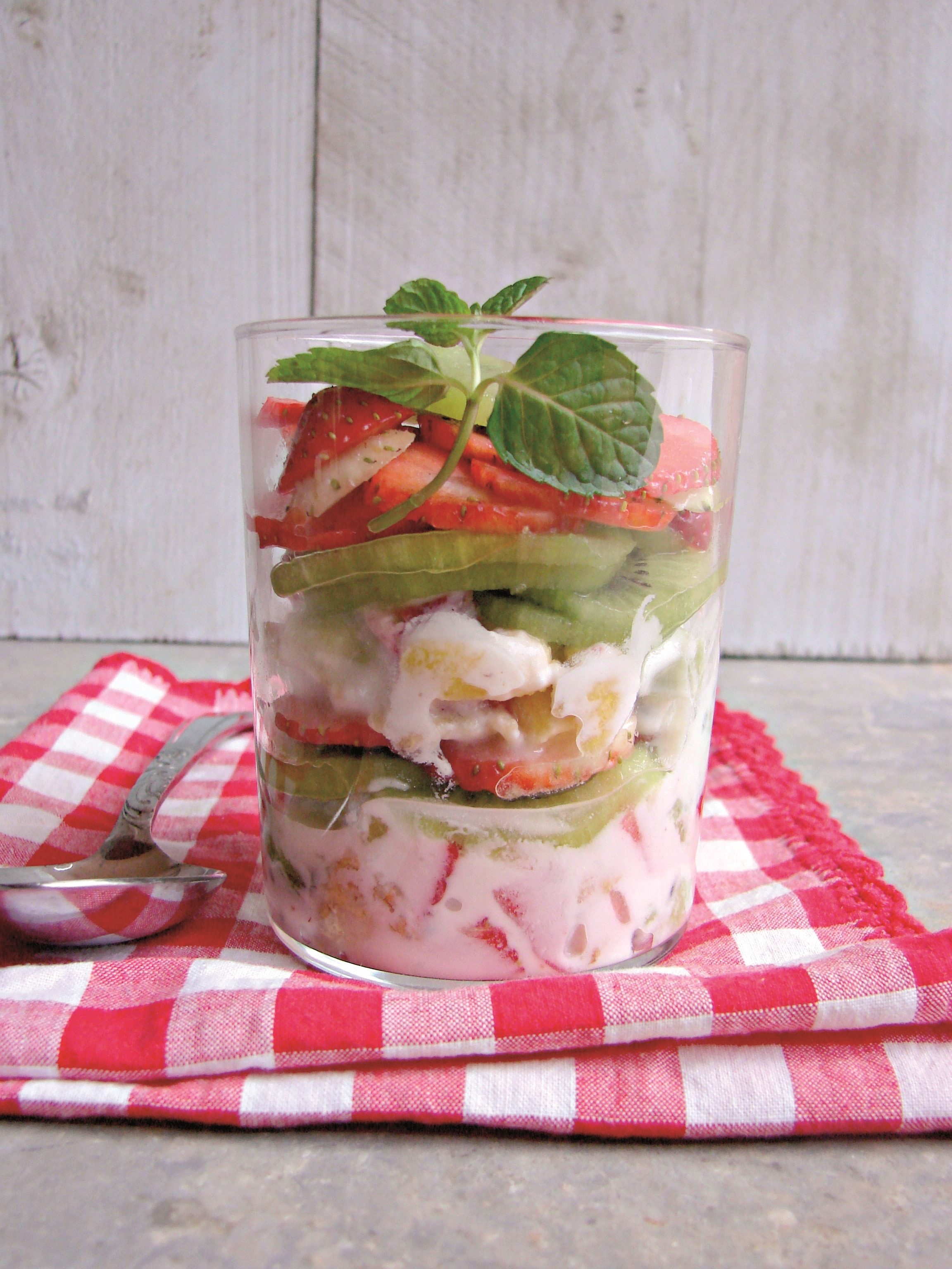 Trifle di fragole e kiwi