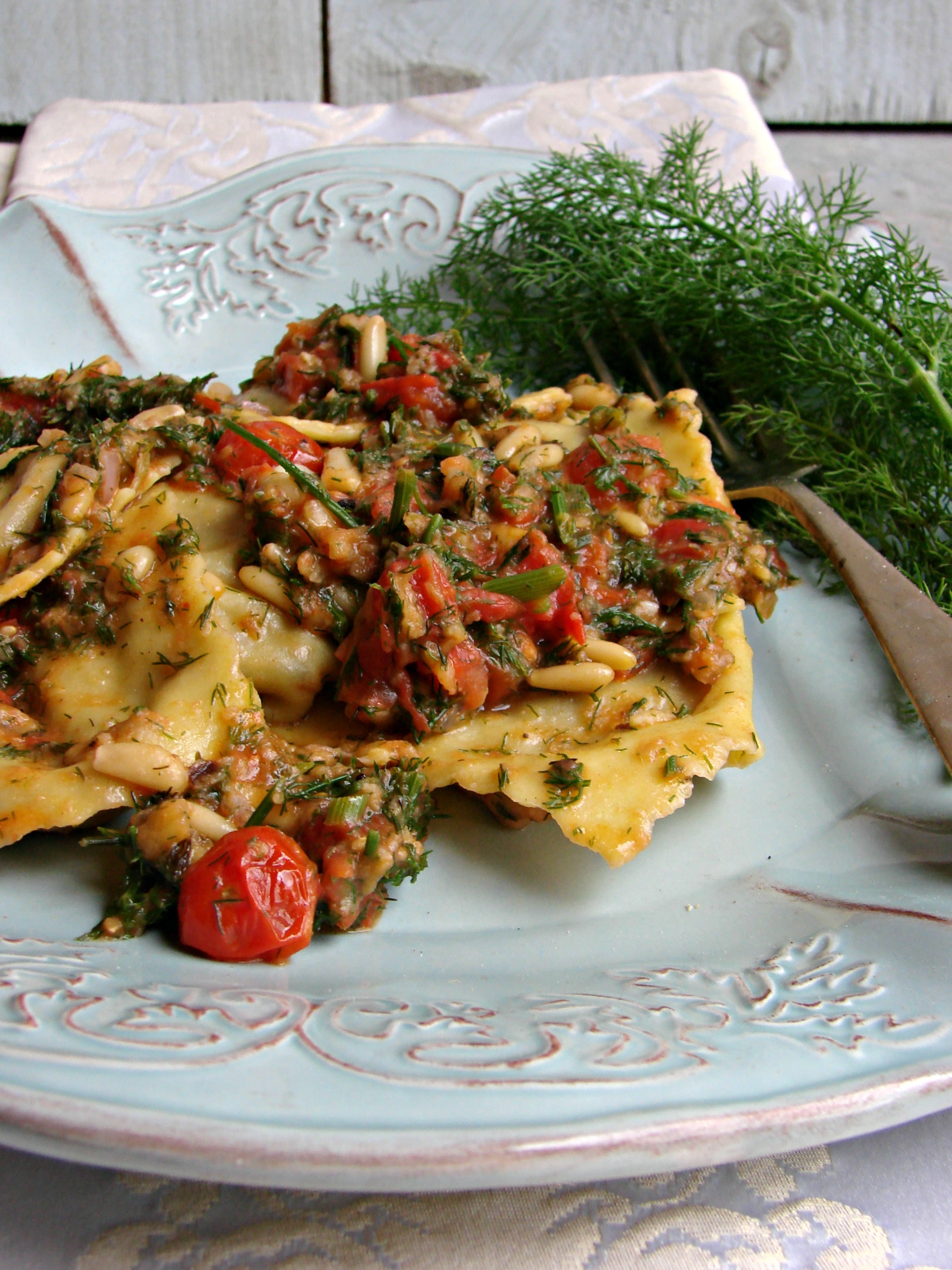 Ravioli di melanzane, pinoli e finocchietto