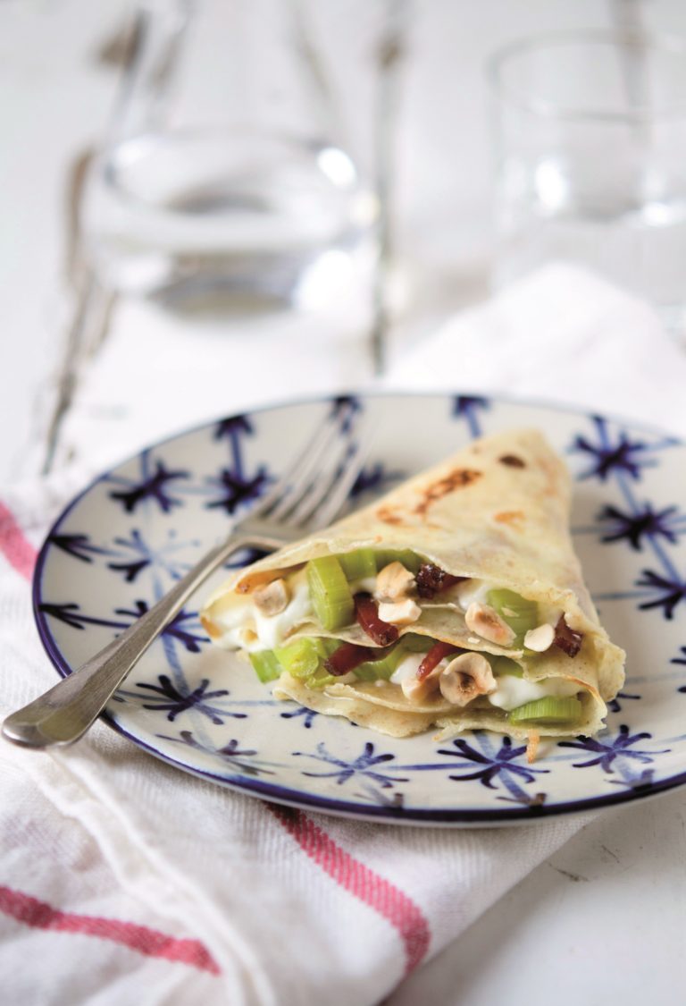 Crêpes con porri, speck e nocciole