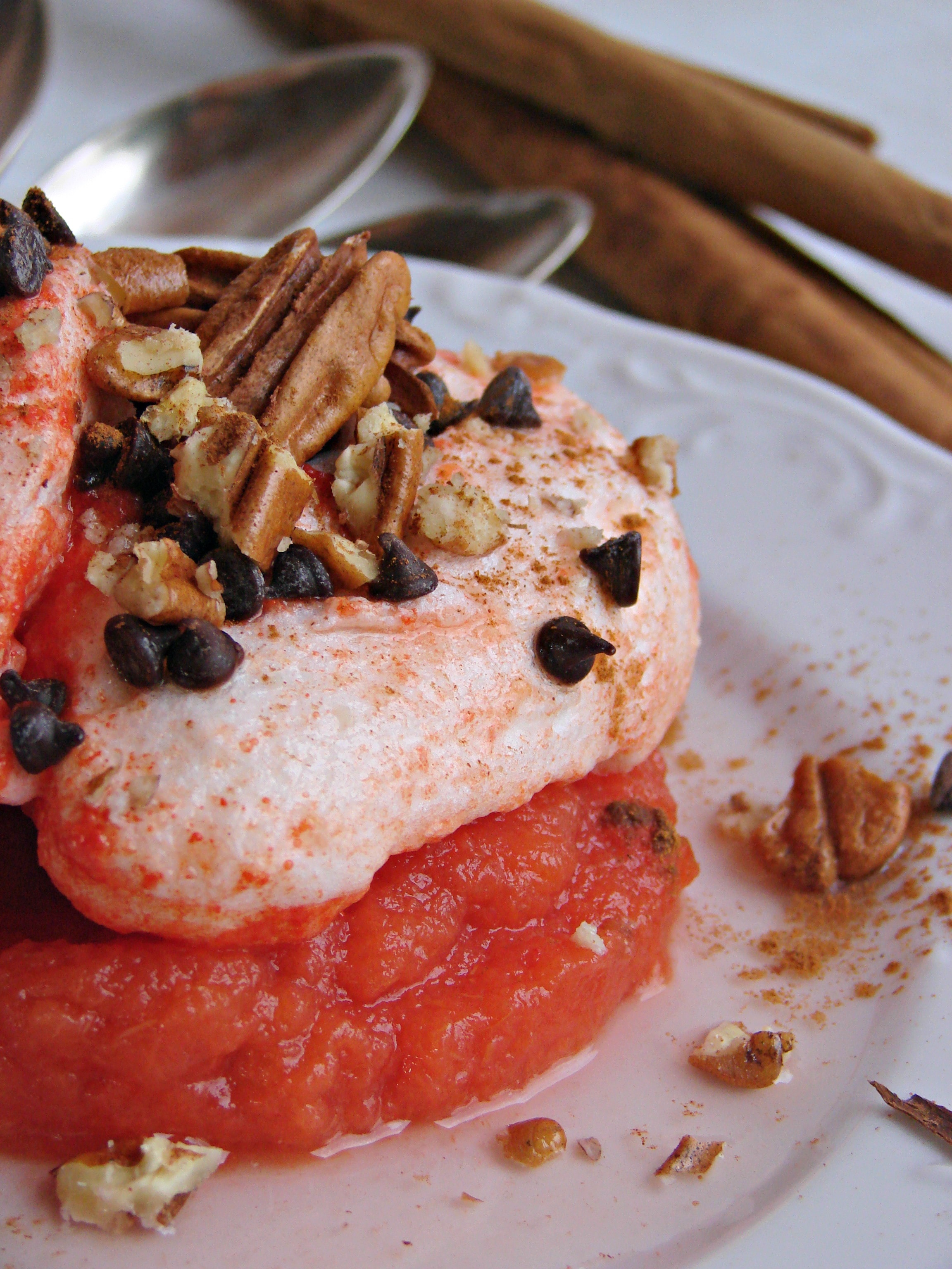 Île flottante con anguria e noci pecan