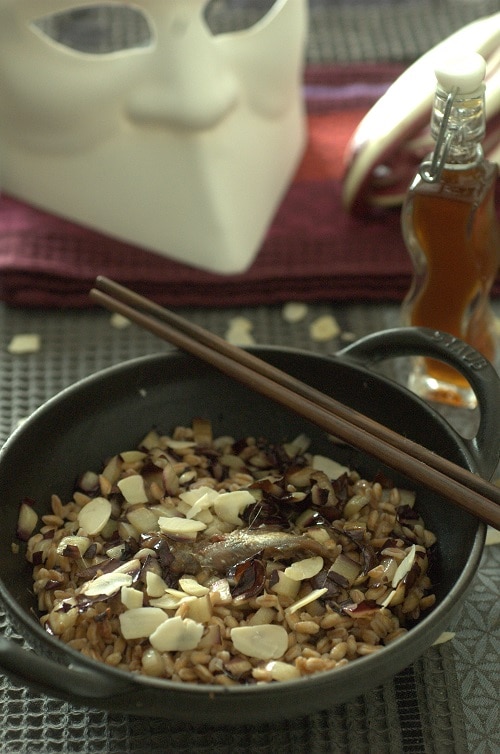Farro al tardivo con alici marinate e mandorle a lamelle