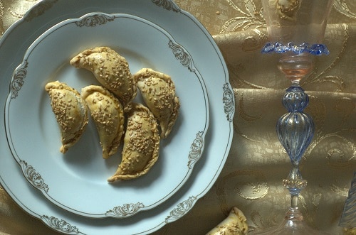 Burriche o ravioli dolci del Ghetto di Venezia con mele e cannella