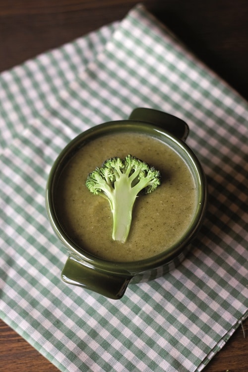 Crema di broccoli e formaggio (Broccoli cheese soup)